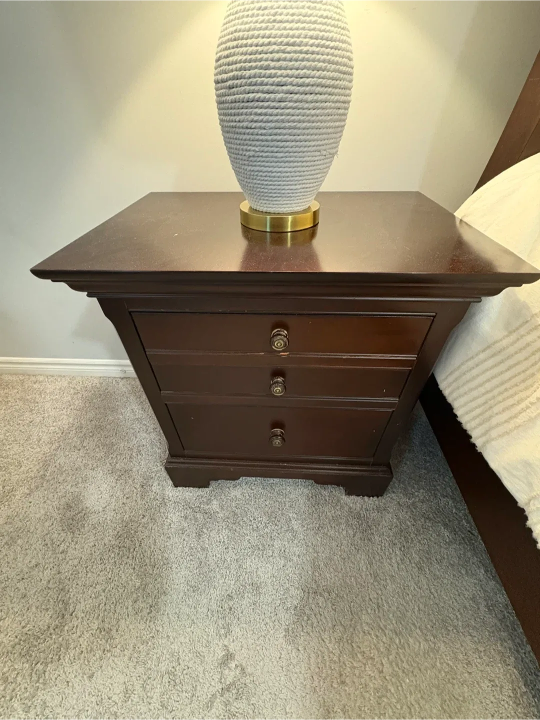 Sleigh King Bed w/2 Night Tables image indicator(6)