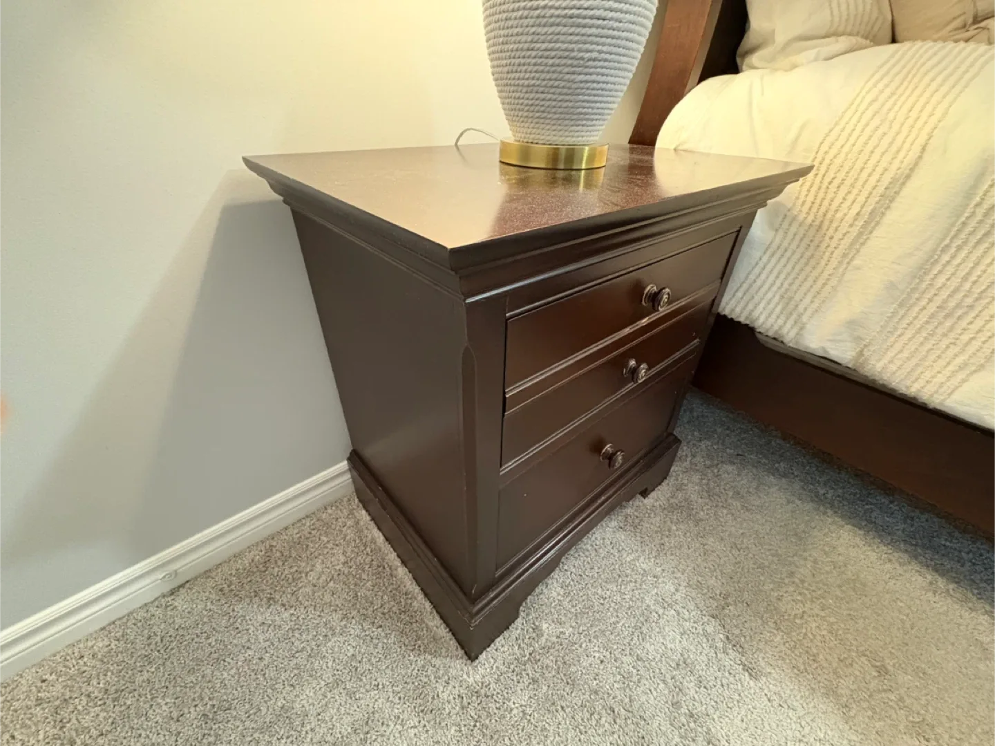 Sleigh King Bed w/2 Night Tables image indicator(7)