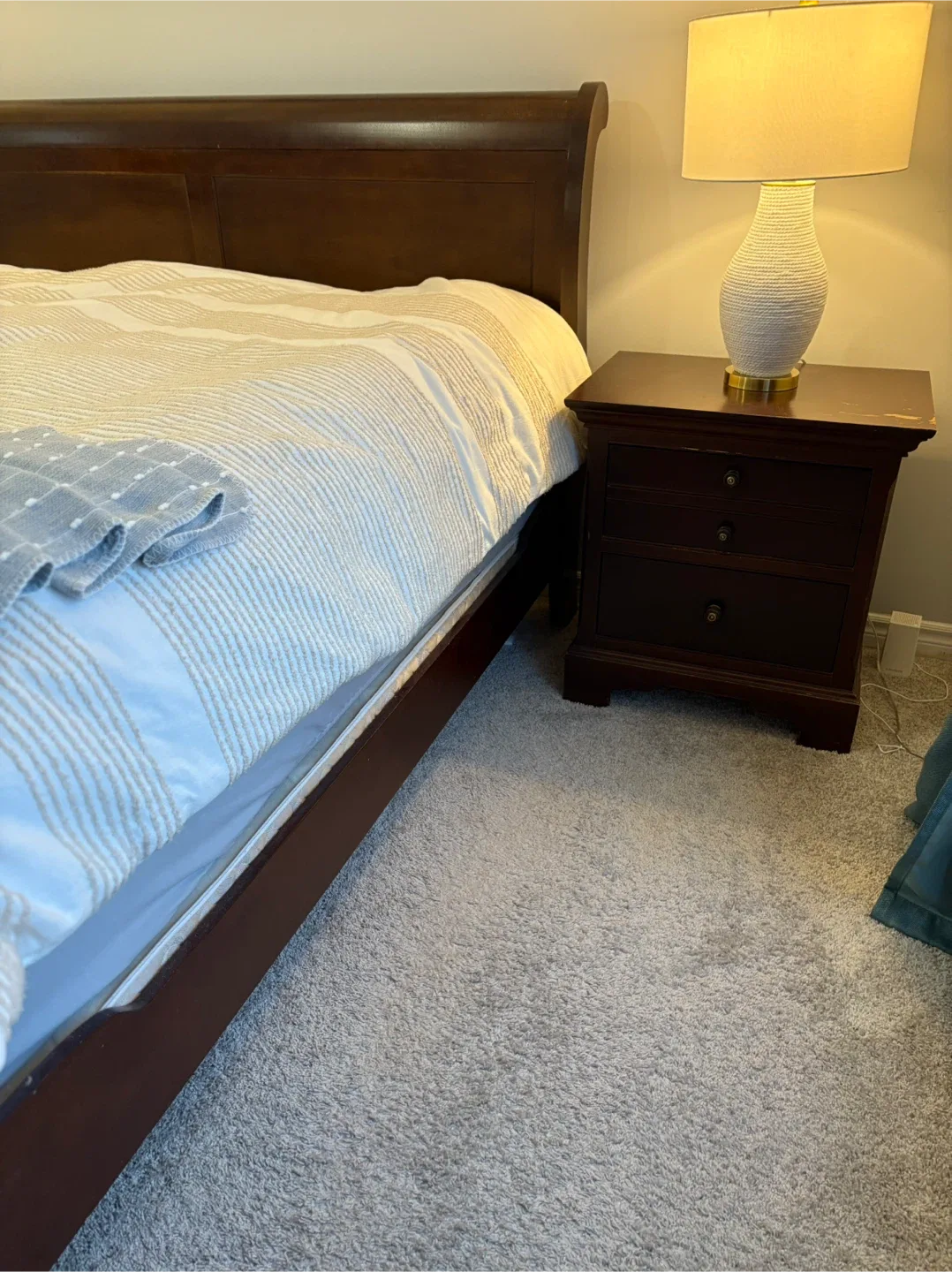 Sleigh King Bed w/2 Night Tables image indicator(8)