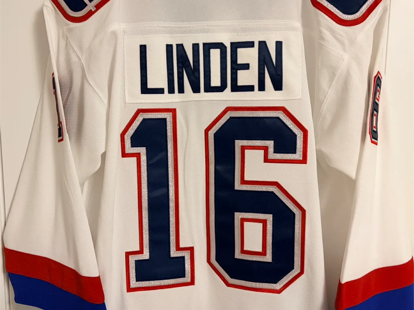 BNWT Authentic Mitchell Vancouver Canucks Trevor Linden Jersey image indicator(2)