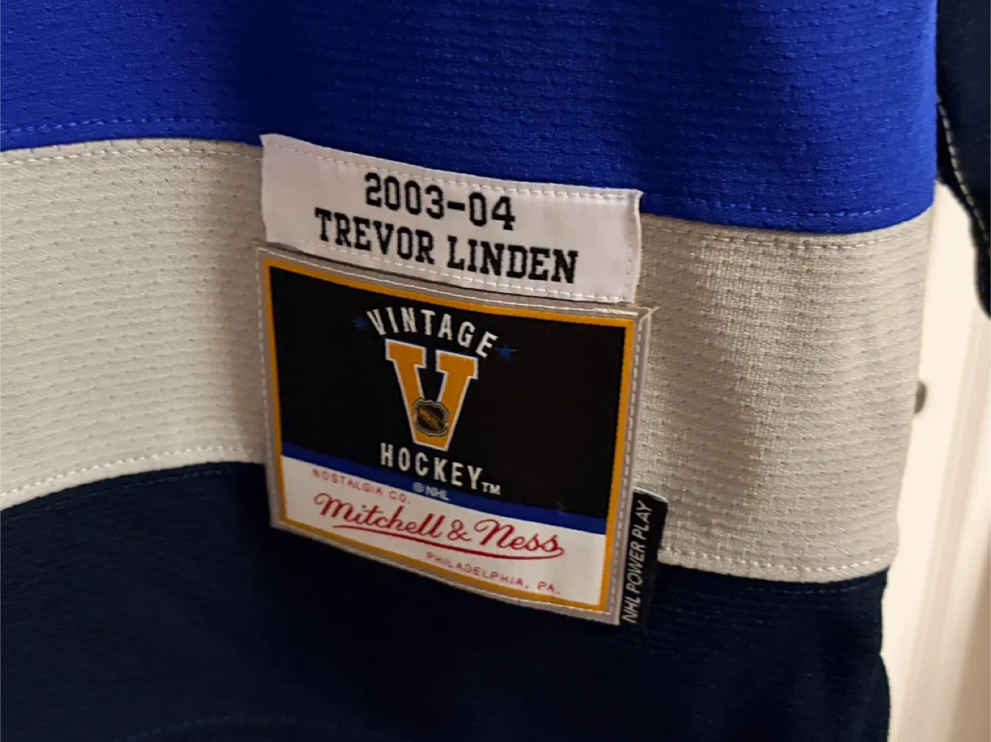 BNWT Authentic Mitchell Vancouver Canucks Trevor Linden Jersey image indicator(4)