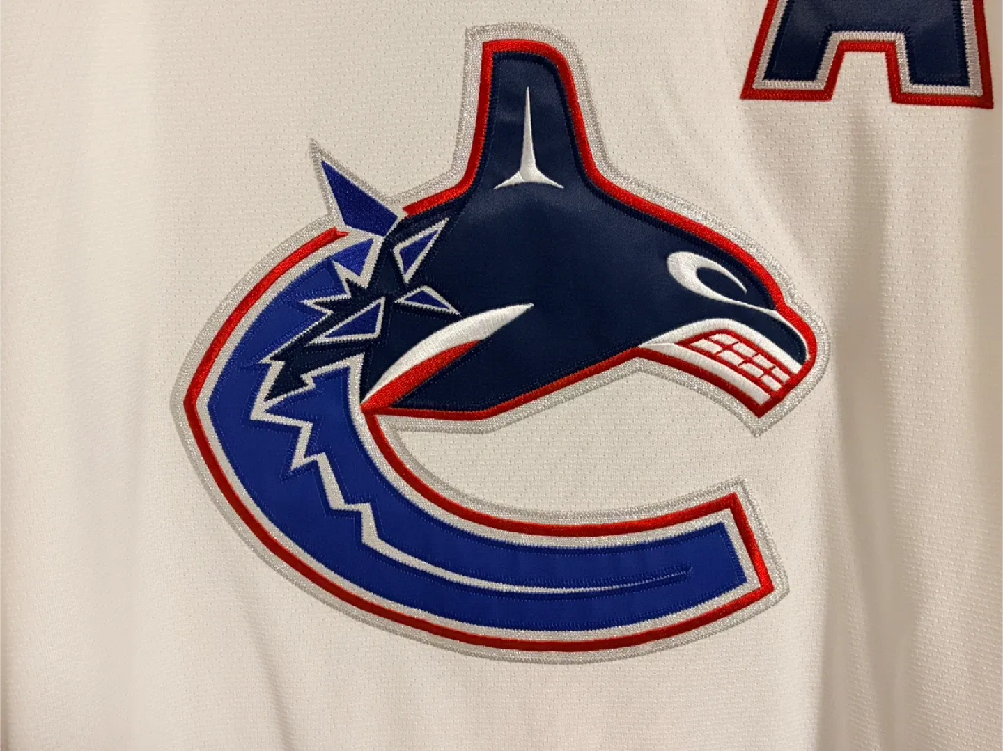 BNWT Authentic Mitchell Vancouver Canucks Trevor Linden Jersey image indicator(5)