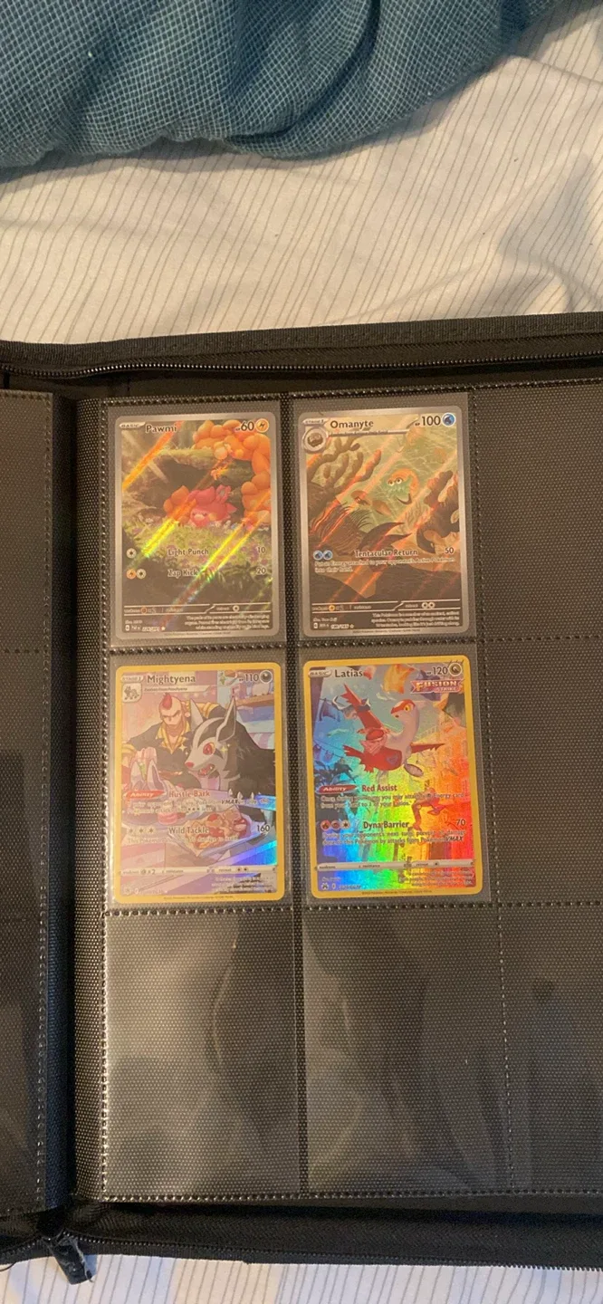 Pokémon Cards in Binder image indicator(4)