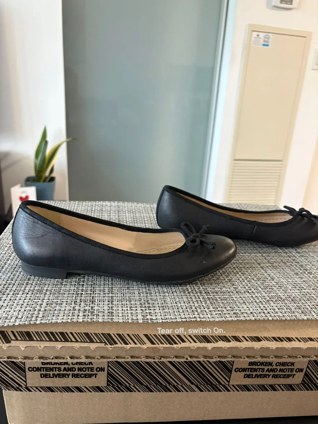 Clarks Somerset Black Ballet Flats - Size 6.5