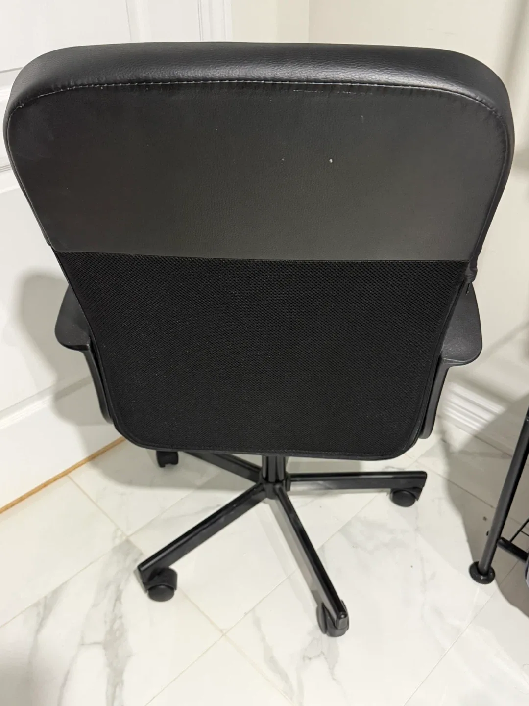 Black Office Chair - Some Wear image indicator(3)