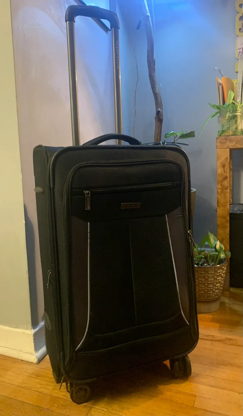 Perry Ellis Portfolio Black Carry-On Suitcase image indicator(2)