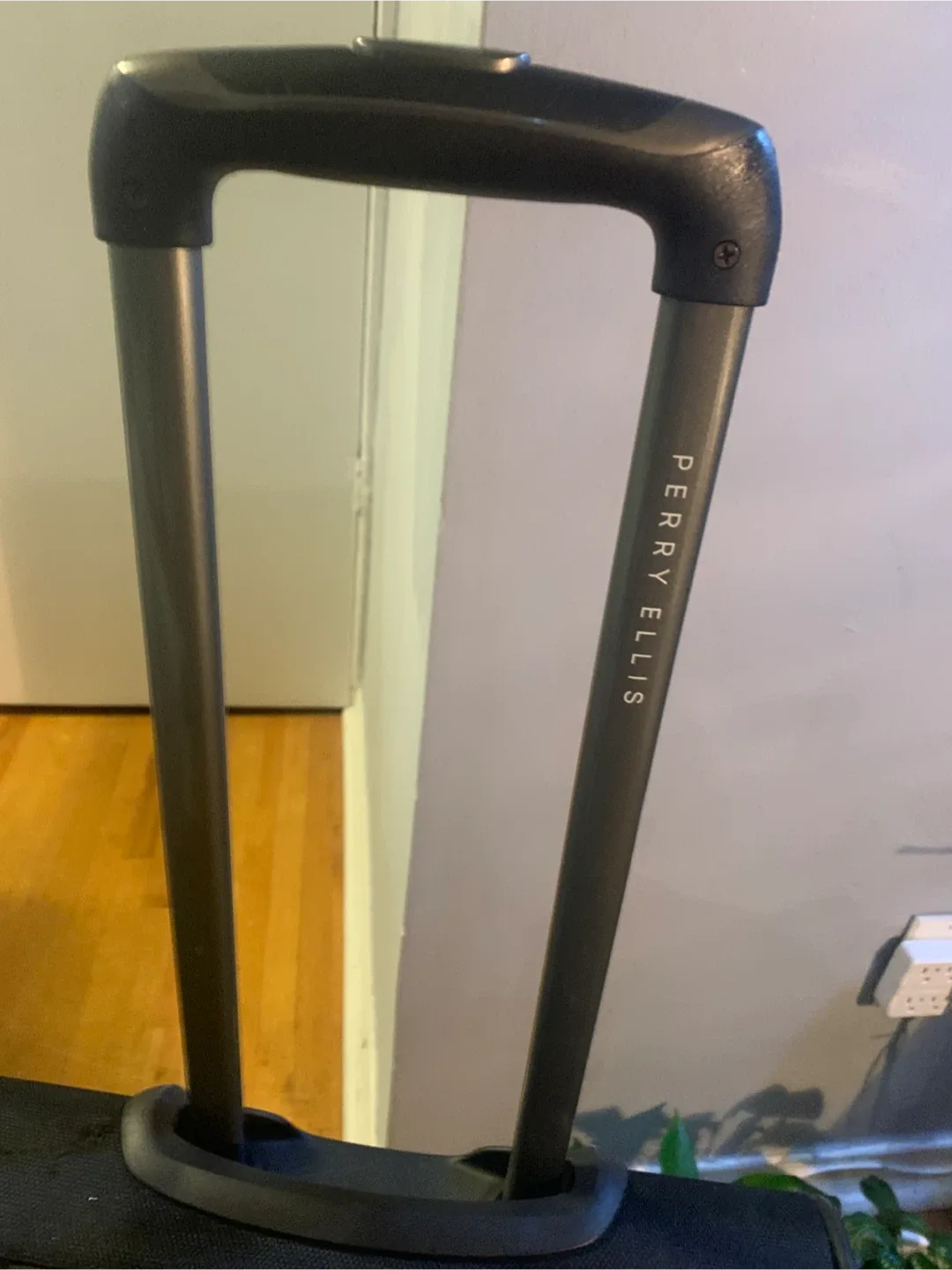 Perry Ellis Portfolio Black Carry-On Suitcase image indicator(6)