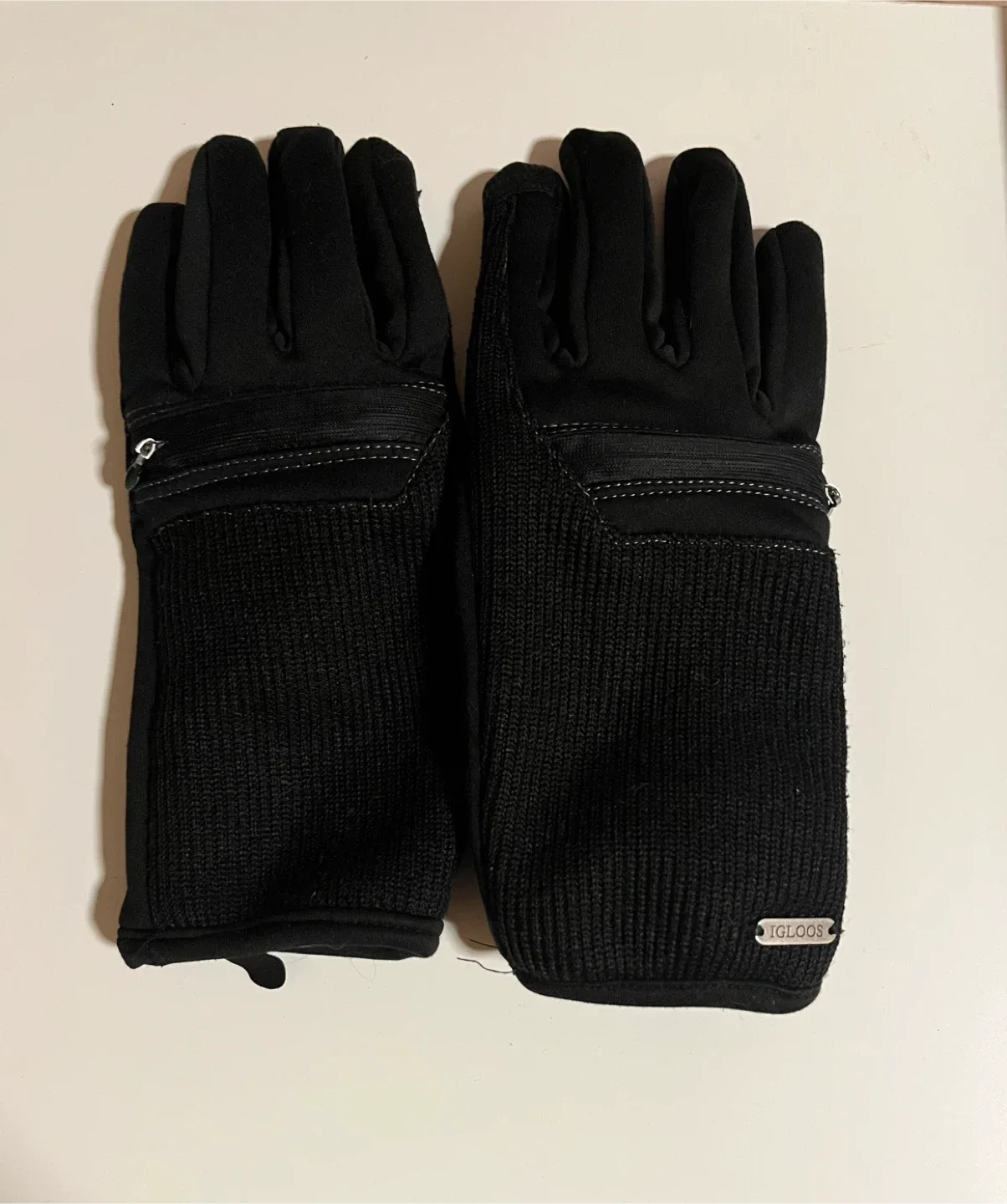 Igloos Black Gloves - Large image indicator(2)