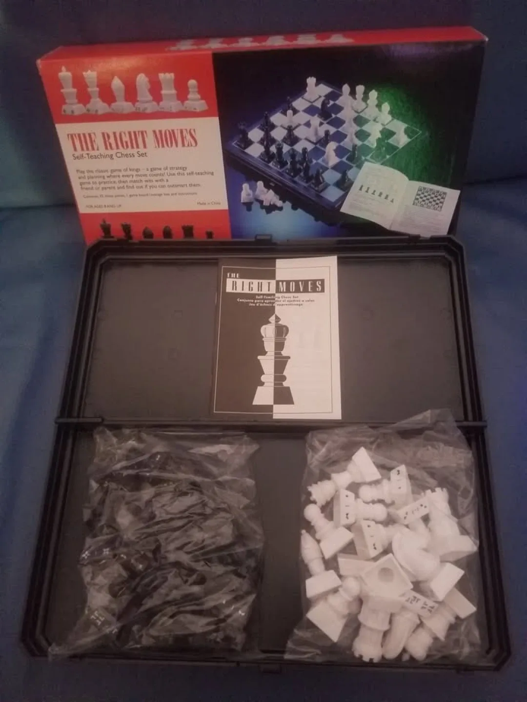 The Right Moves Self-Teaching Chess Set image indicator(3)