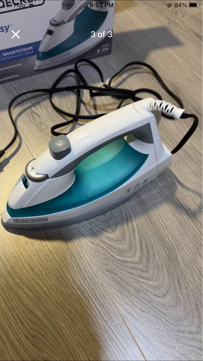 Black+Decker Light 'N Easy Iron thumbnail