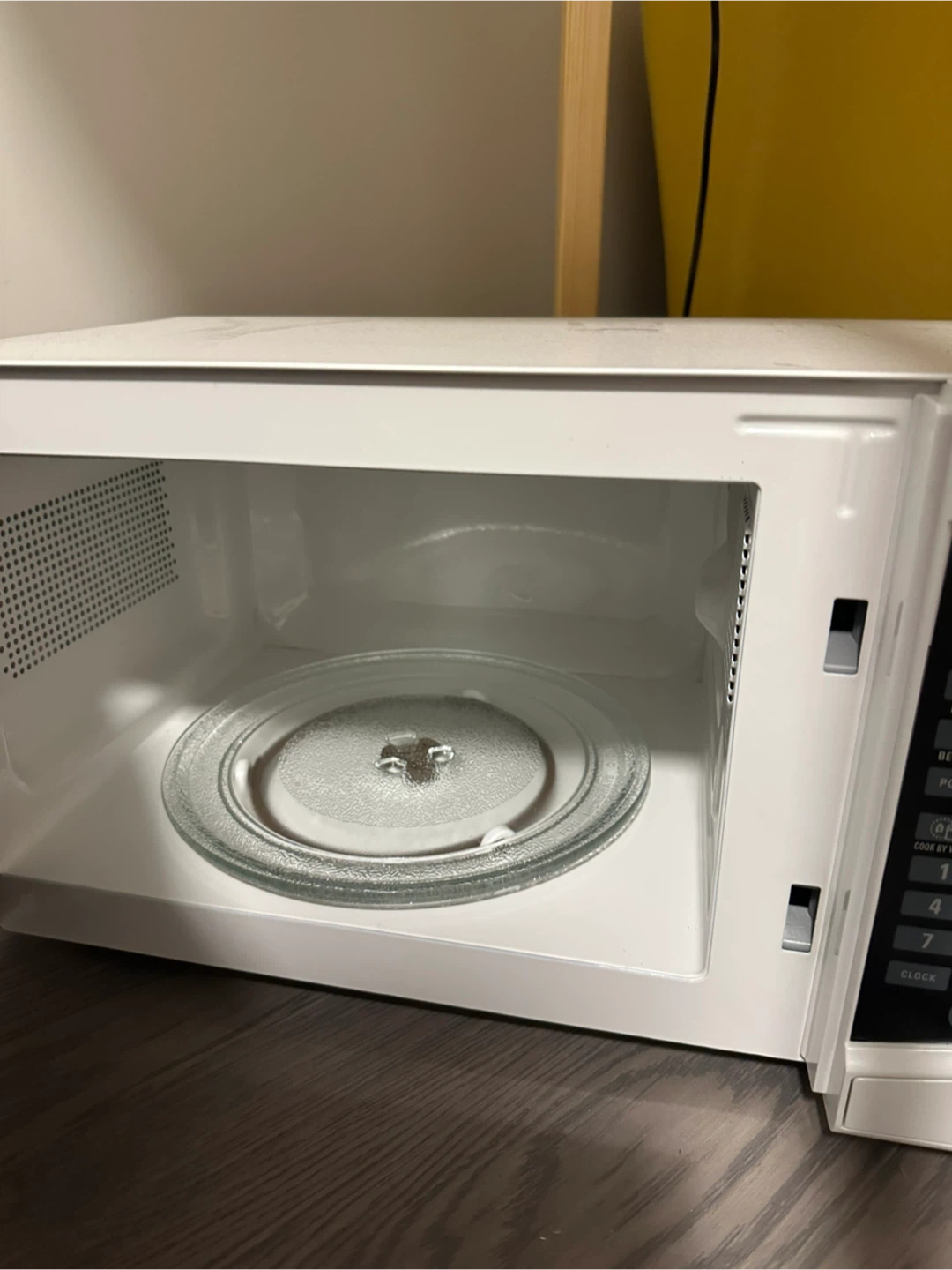 RCA Microwave - White - photo 4