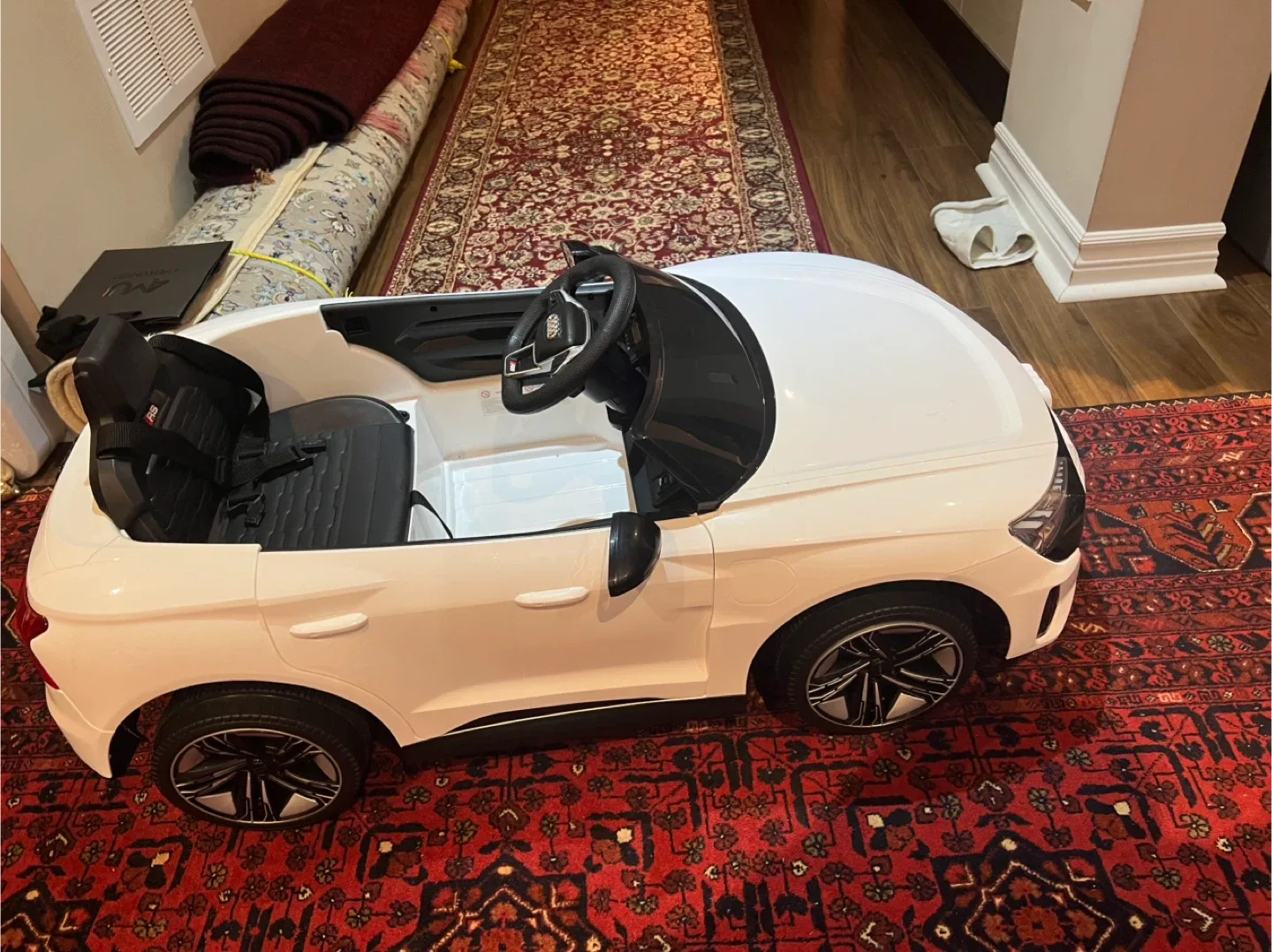 Audi RS e-tron GT Kids Ride-On Car image indicator(3)