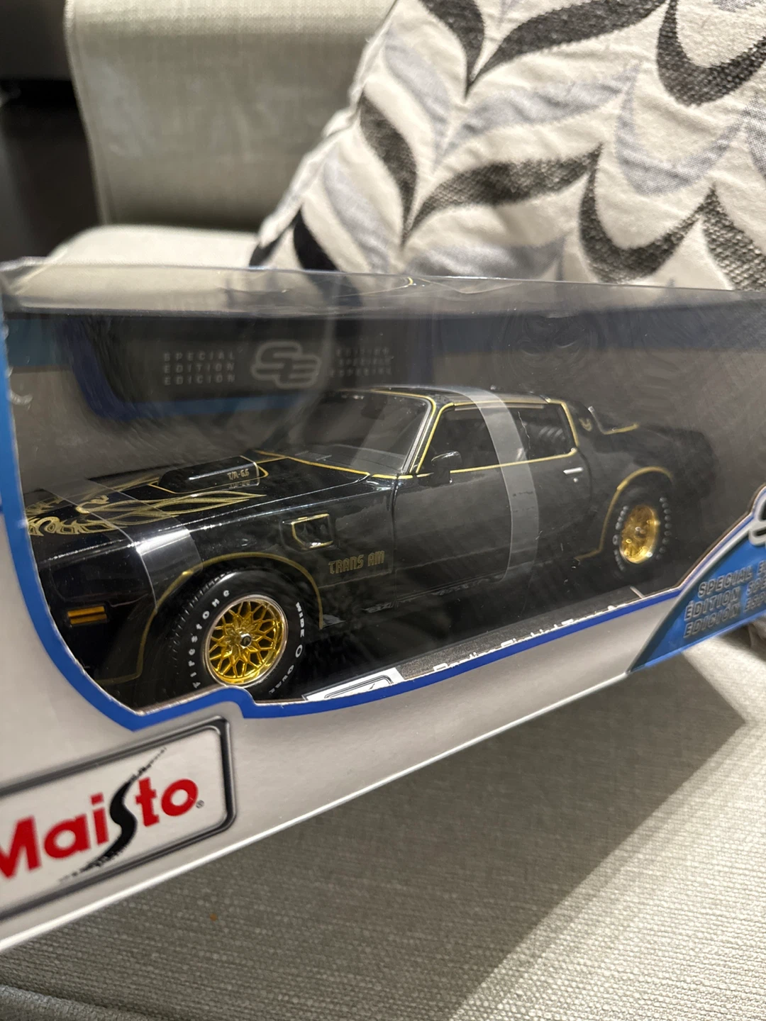 Maisto 1:18 Special Edition Pontiac Firebird Trans Am - photo 4
