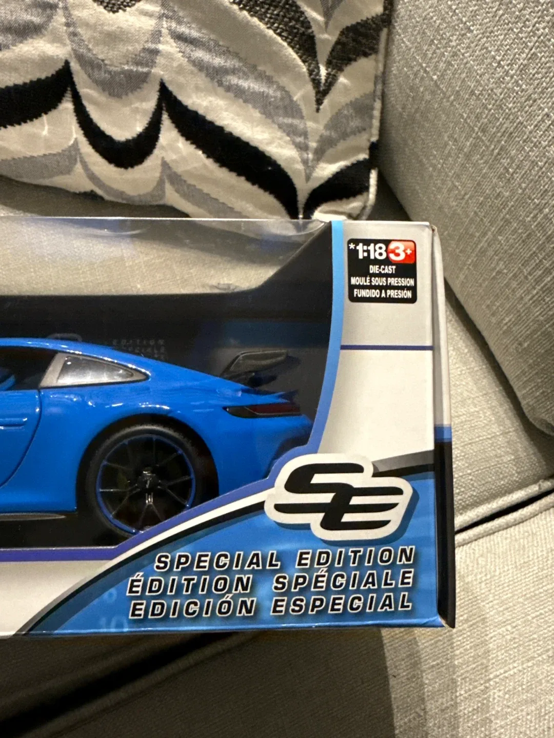 Maisto 1:18 Die Cast - Porsche 911 GT3 image indicator(3)
