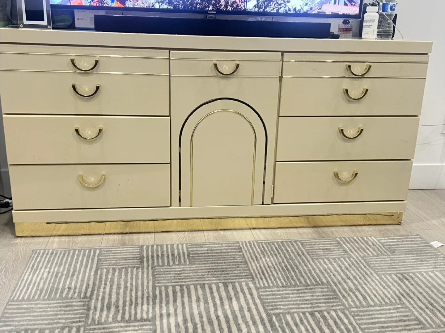 TV stand / Dresser image indicator(2)