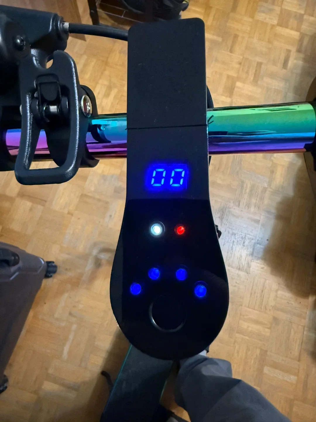 Selling Hyper 37V Skute Jet Fuel Electric Scooter image indicator(3)