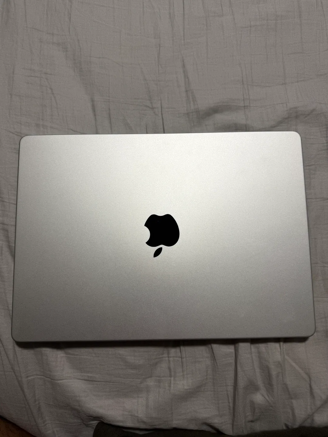 Open Box MacBook Pro M4 1TB 14 + 3 year Apple care image indicator(2)