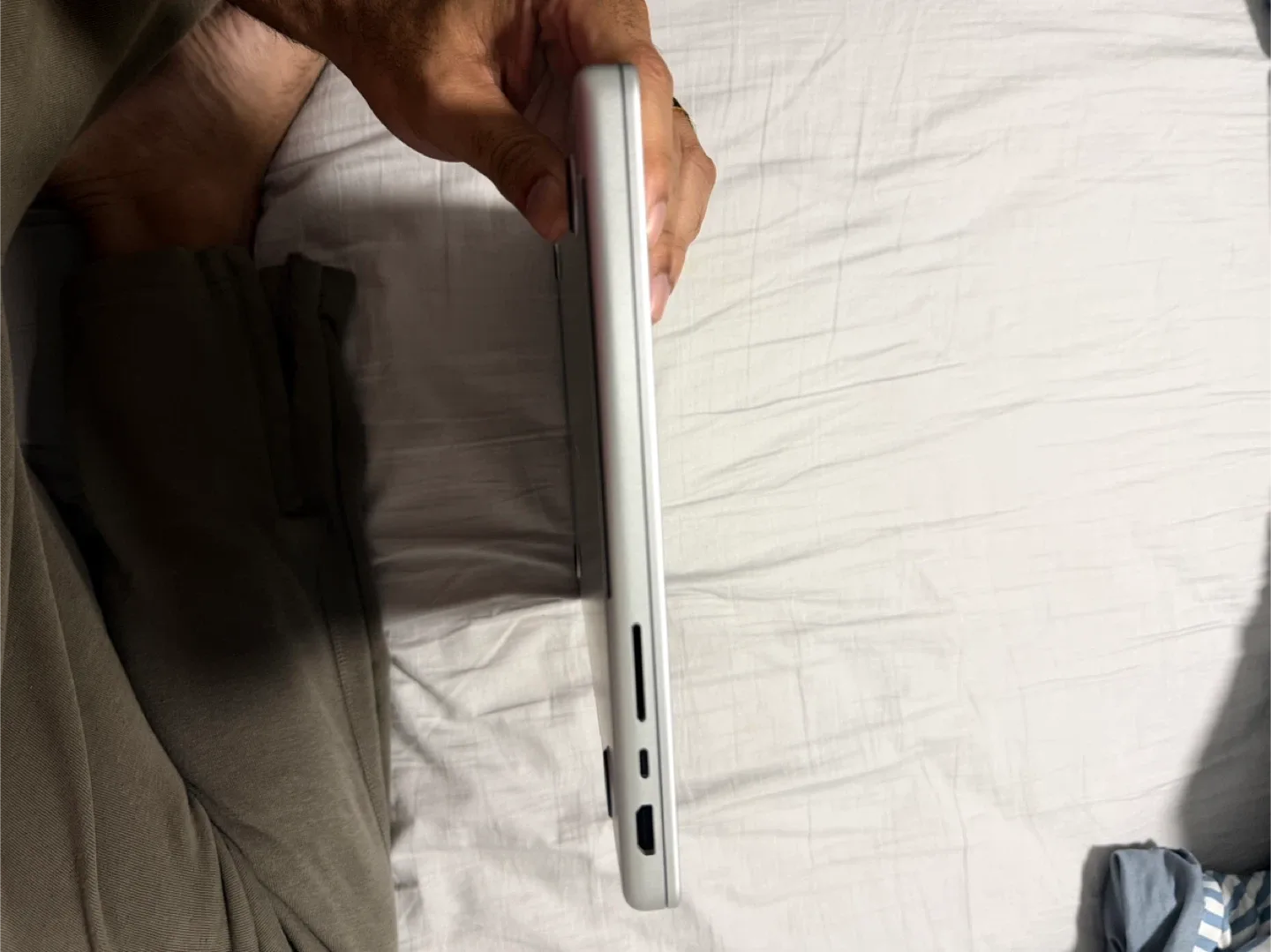 Open Box MacBook Pro M4 1TB 14 + 3 year Apple care image indicator(5)