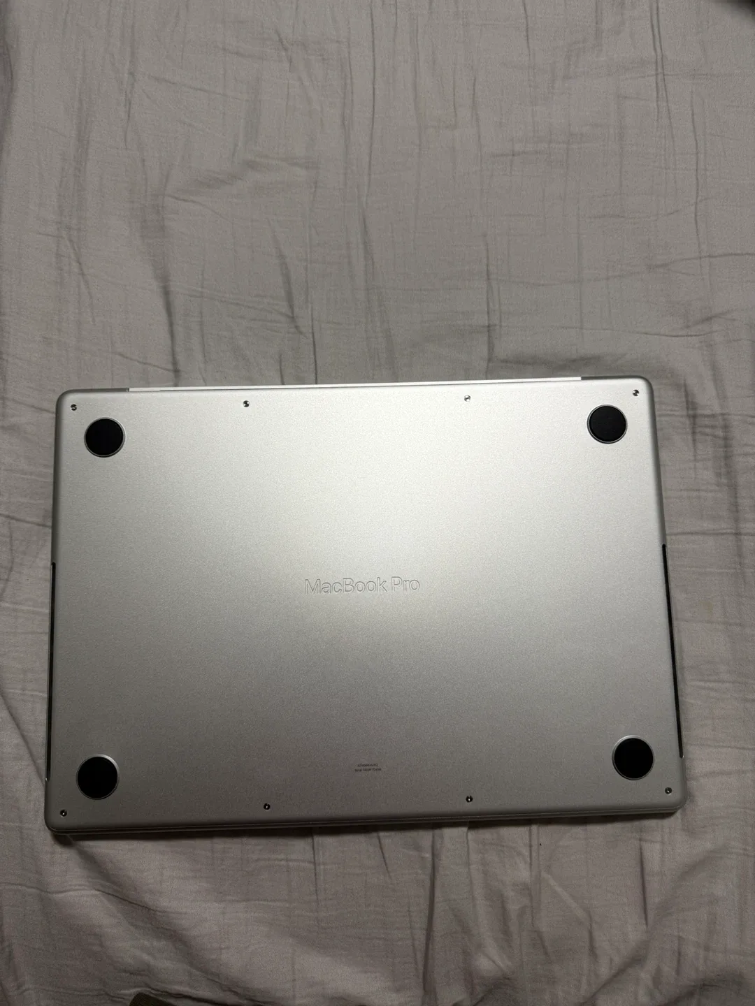 Open Box MacBook Pro M4 1TB 14 + 3 year Apple care image indicator(3)