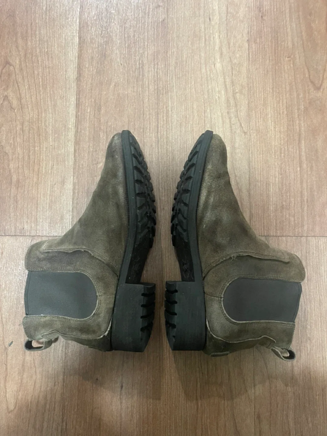 Ugg Chelsea boots size 39.5 fits 40 thumbnail
