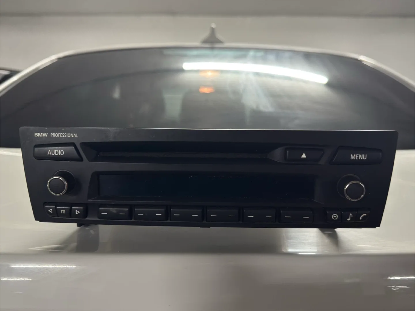 BMW Professional Car Audio System image indicator(4)