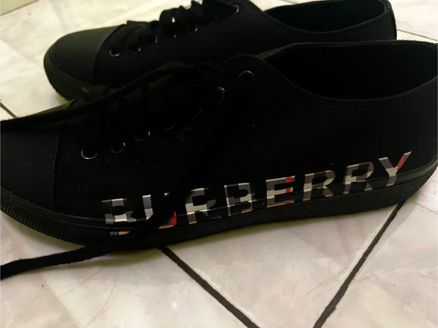 Burberry Black Sneakers EU 41 (US 8) image indicator(3)