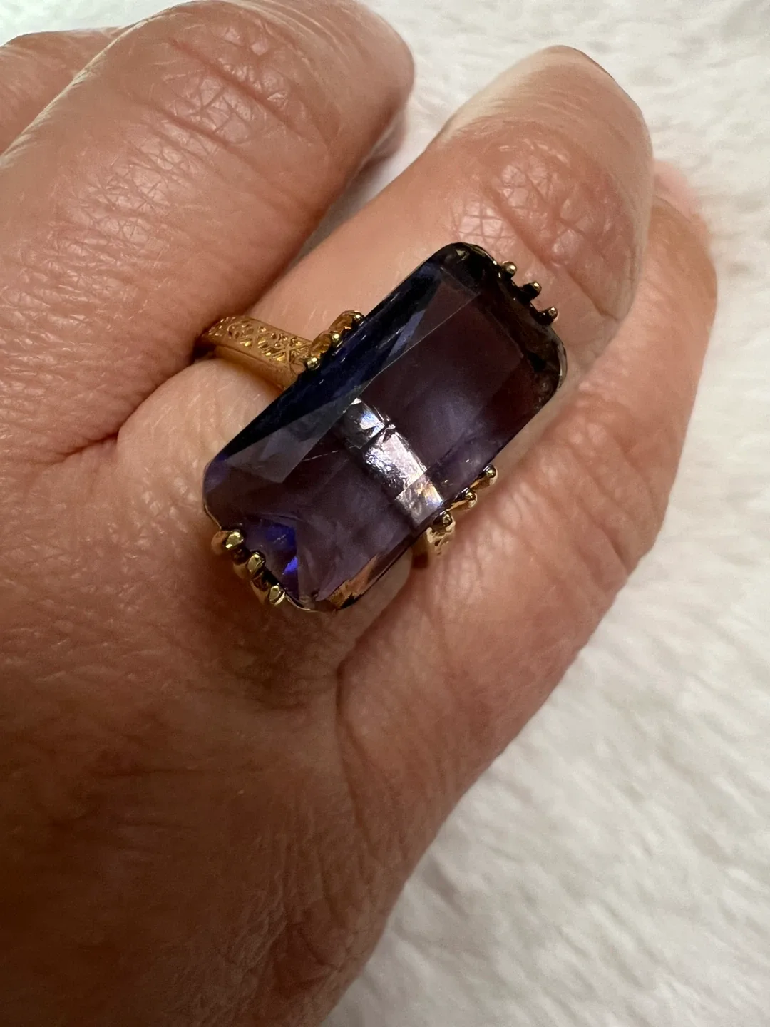 Ring with Rectangular Purple Stone image indicator(3)