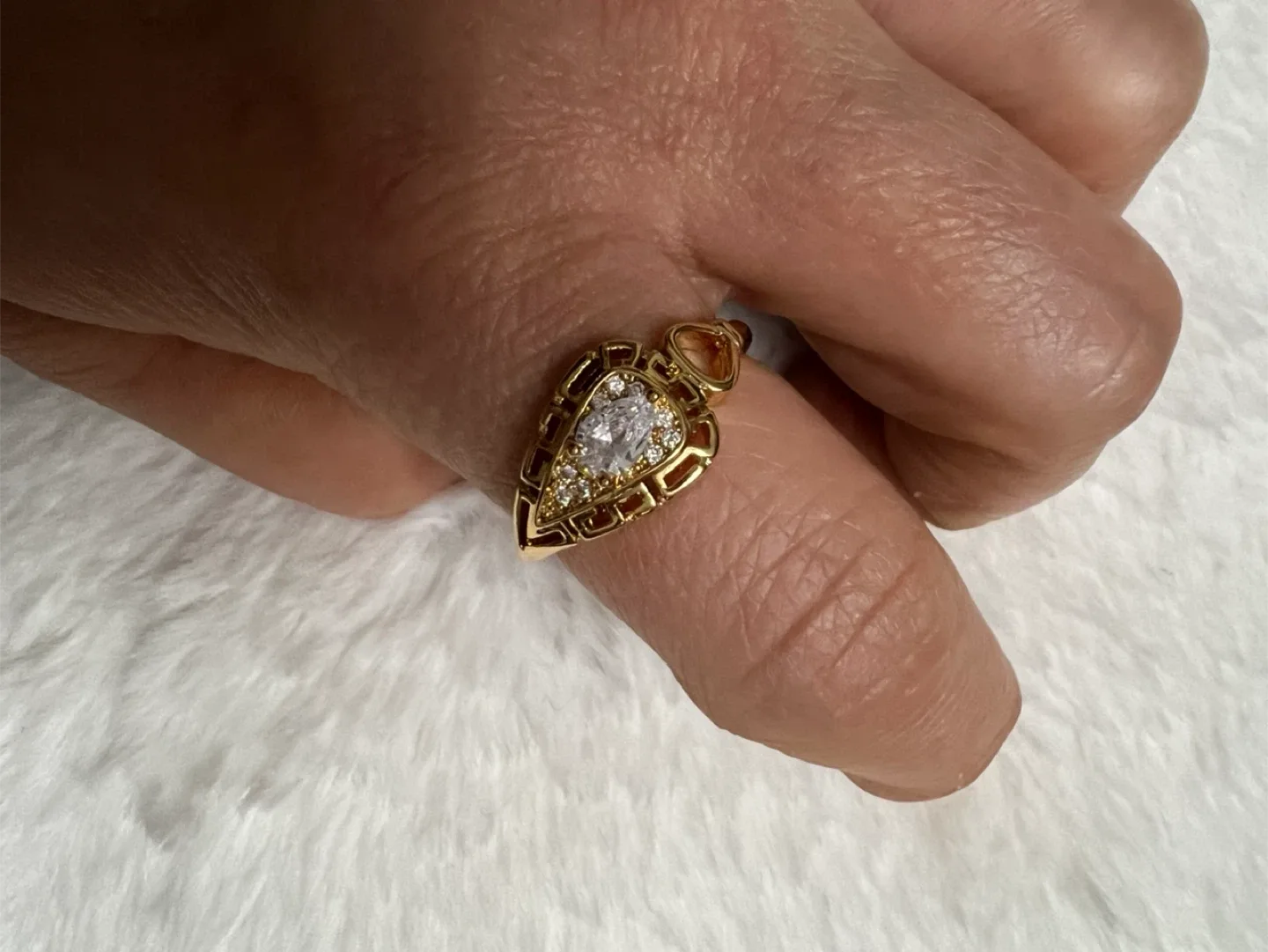 Ring with White Stone image indicator(4)