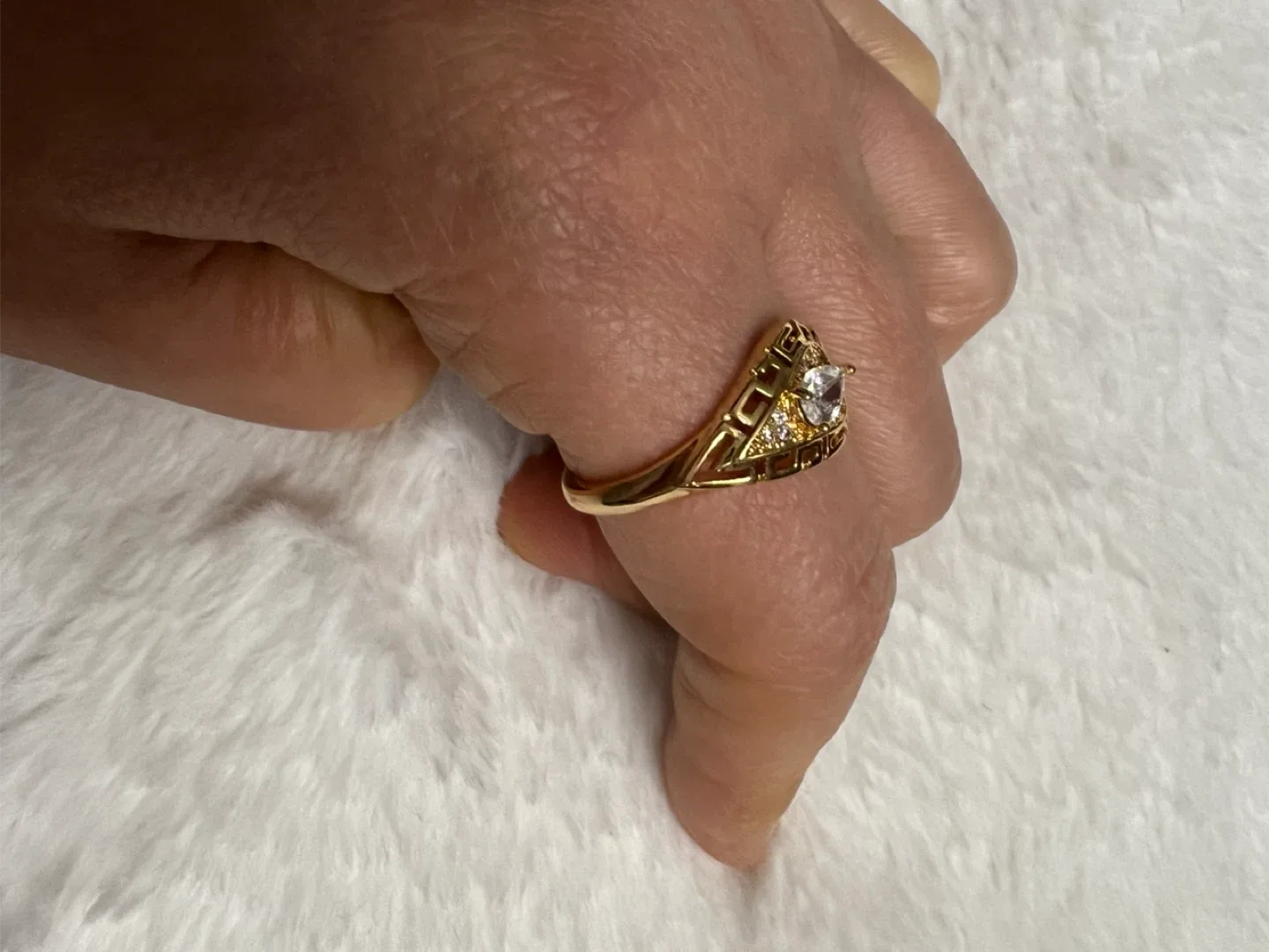 Ring with White Stone image indicator(2)