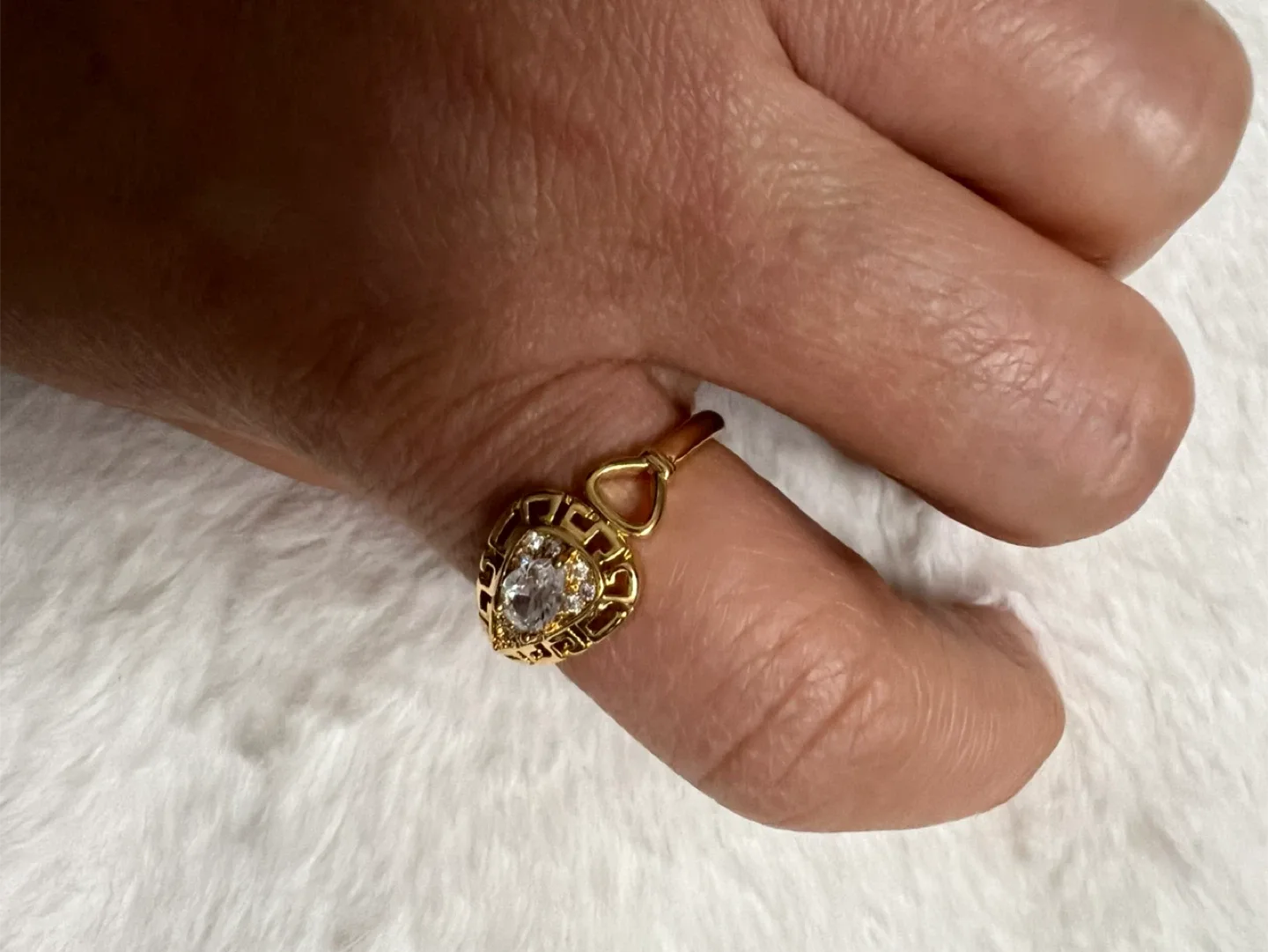 Ring with White Stone image indicator(3)