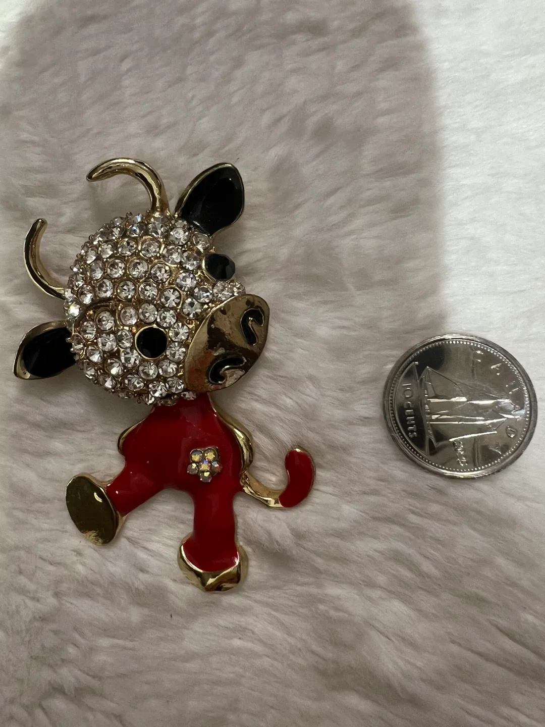 Cow Brooch - Red & Gold image indicator(2)