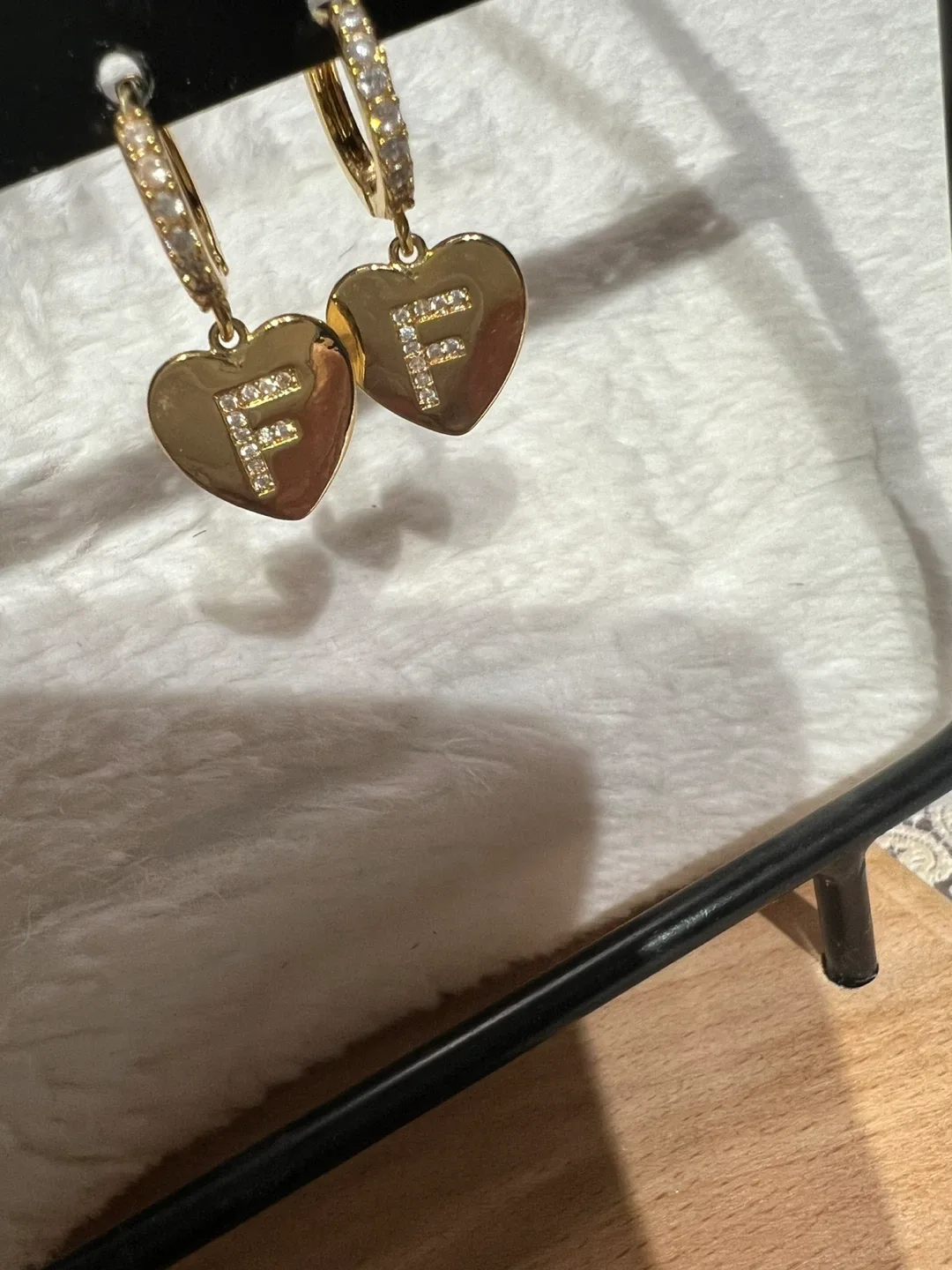 Gold tone Heart Earrings image indicator(4)