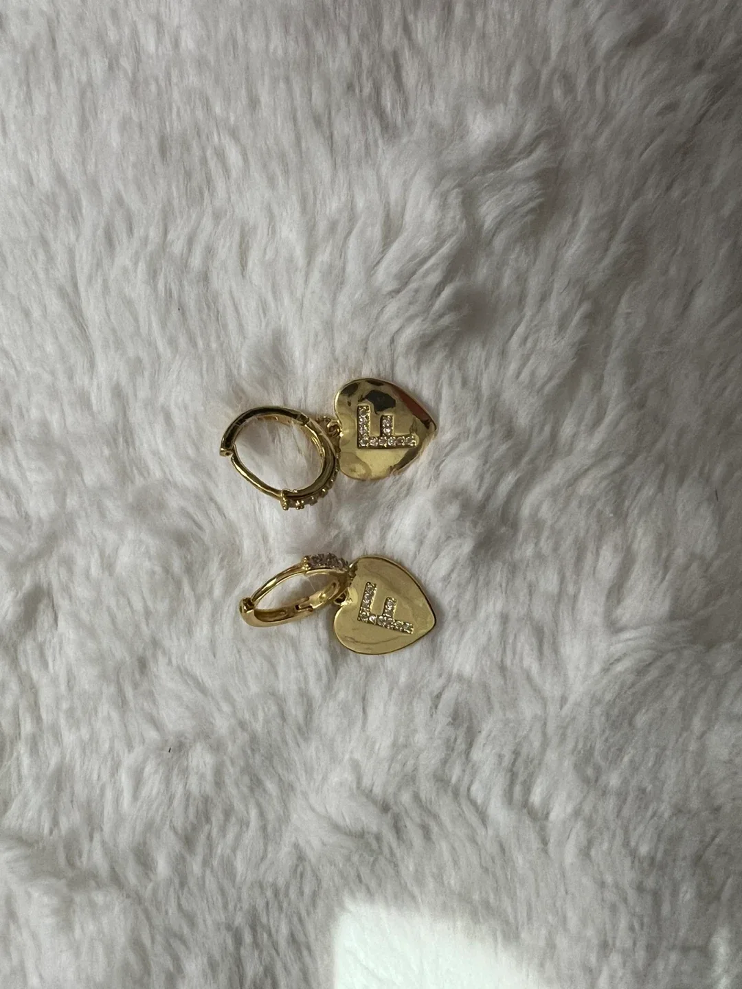 Gold tone Heart Earrings image indicator(3)