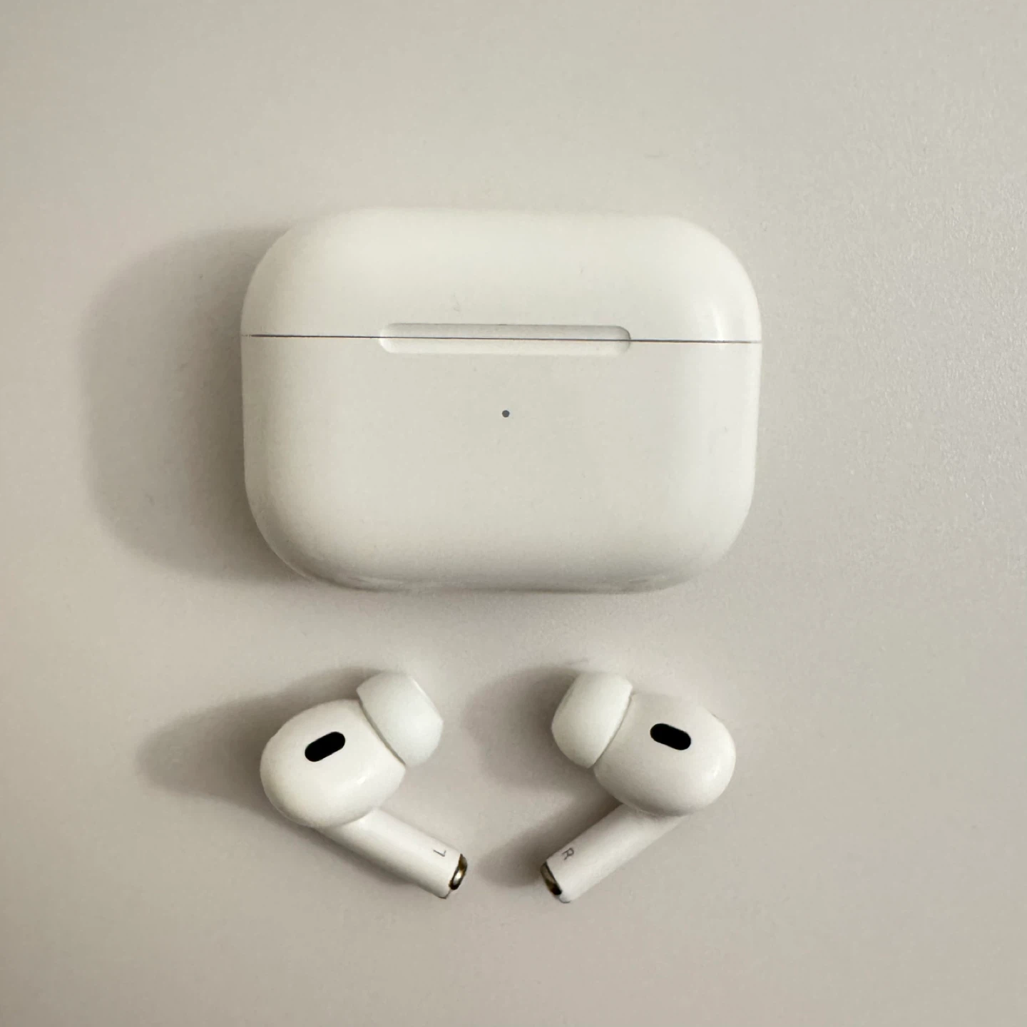 Bluetooth earbuds - photo 2
