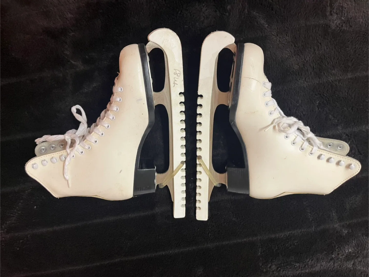 Figure Skates - Size 7.5 - CCM  Finesse - Also for Teens image indicator(3)