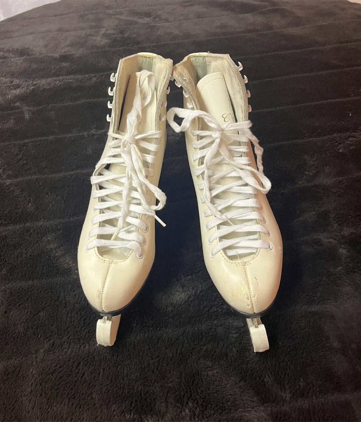 Figure Skates - Size 7.5 - CCM  Finesse - Also for Teens image indicator(2)