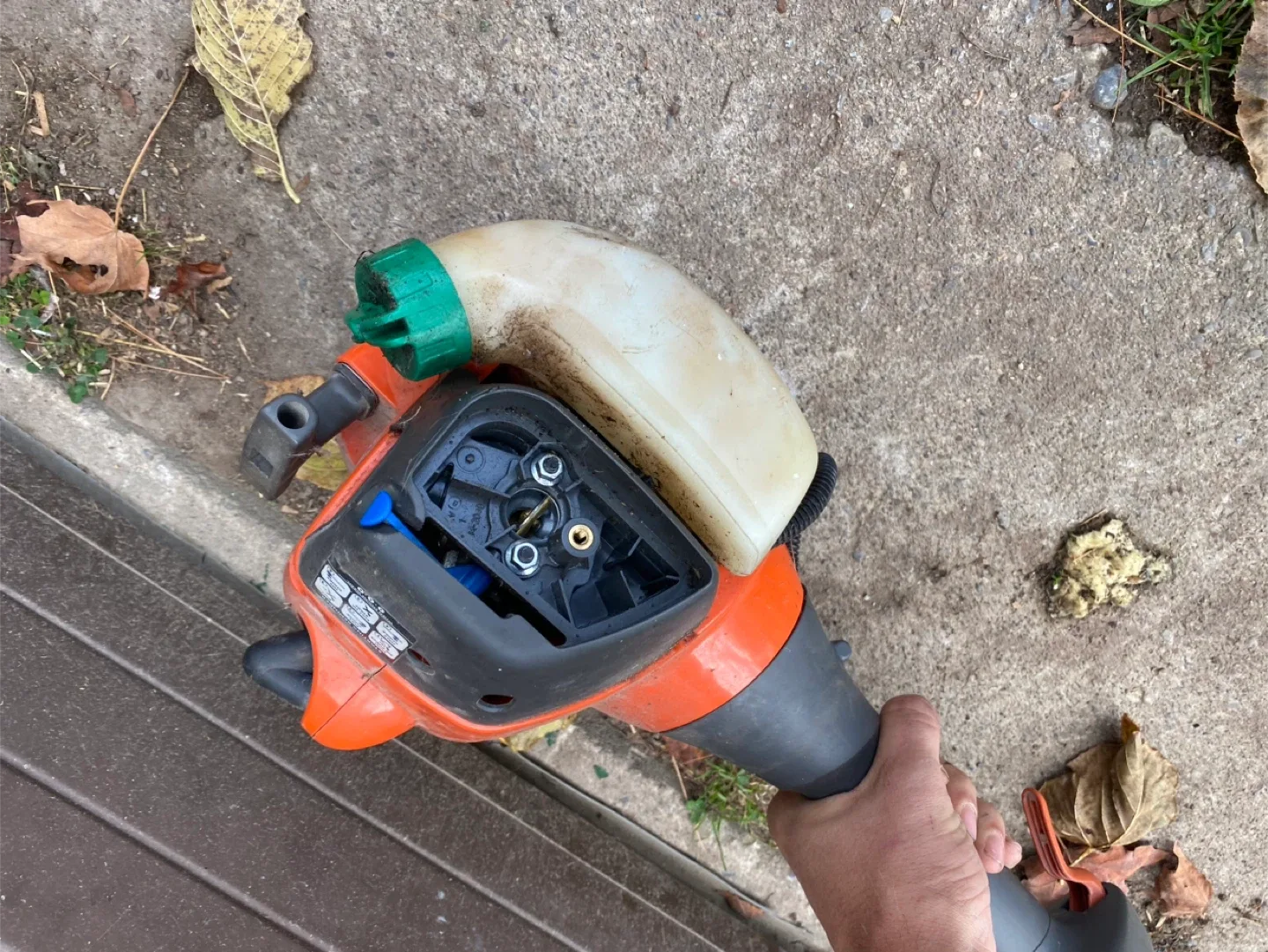 Husqvarna 124C String Trimmer image indicator(2)