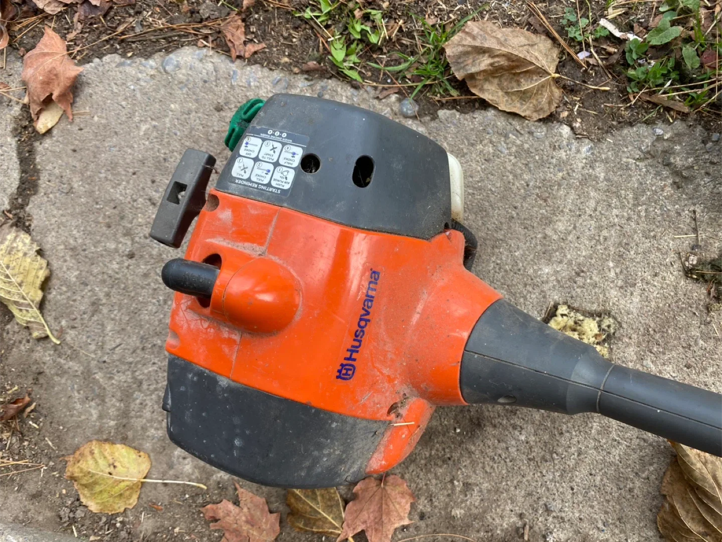 Husqvarna 124C String Trimmer image indicator(3)