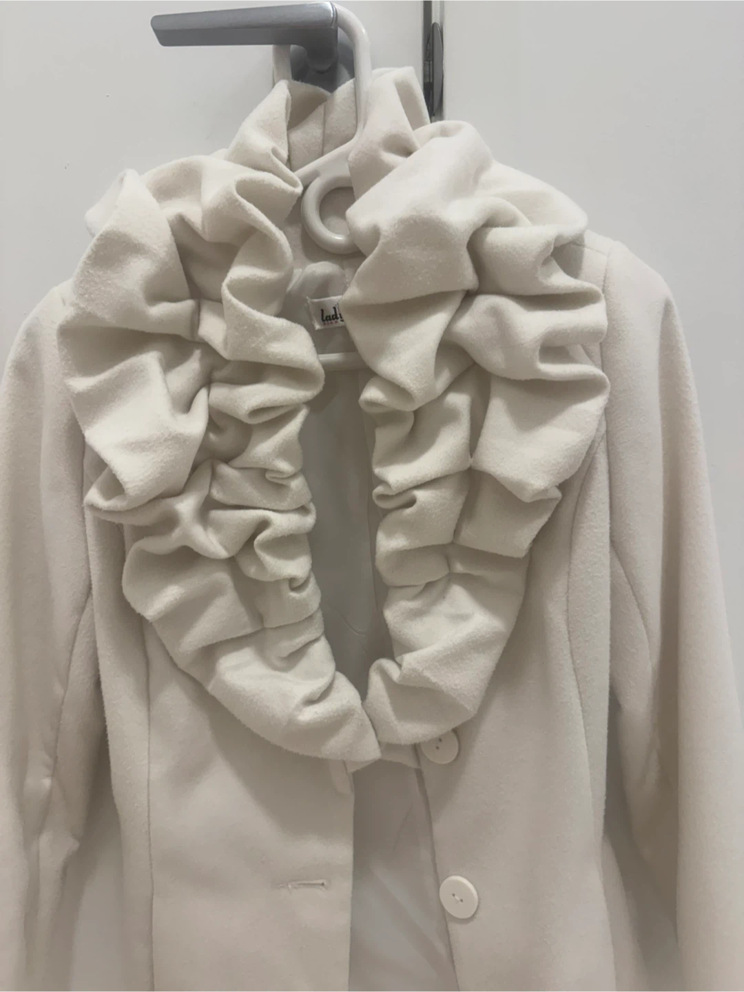 Ladies coats barely worn - photo 4