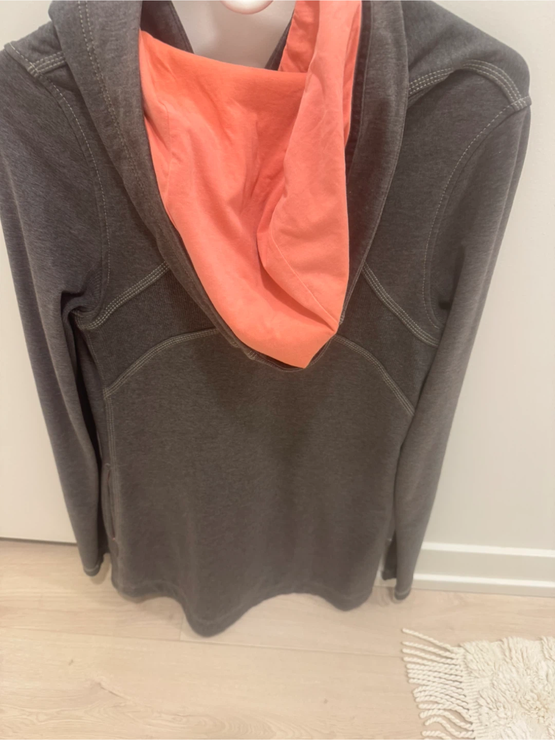 Ladies coats barely worn - photo 3