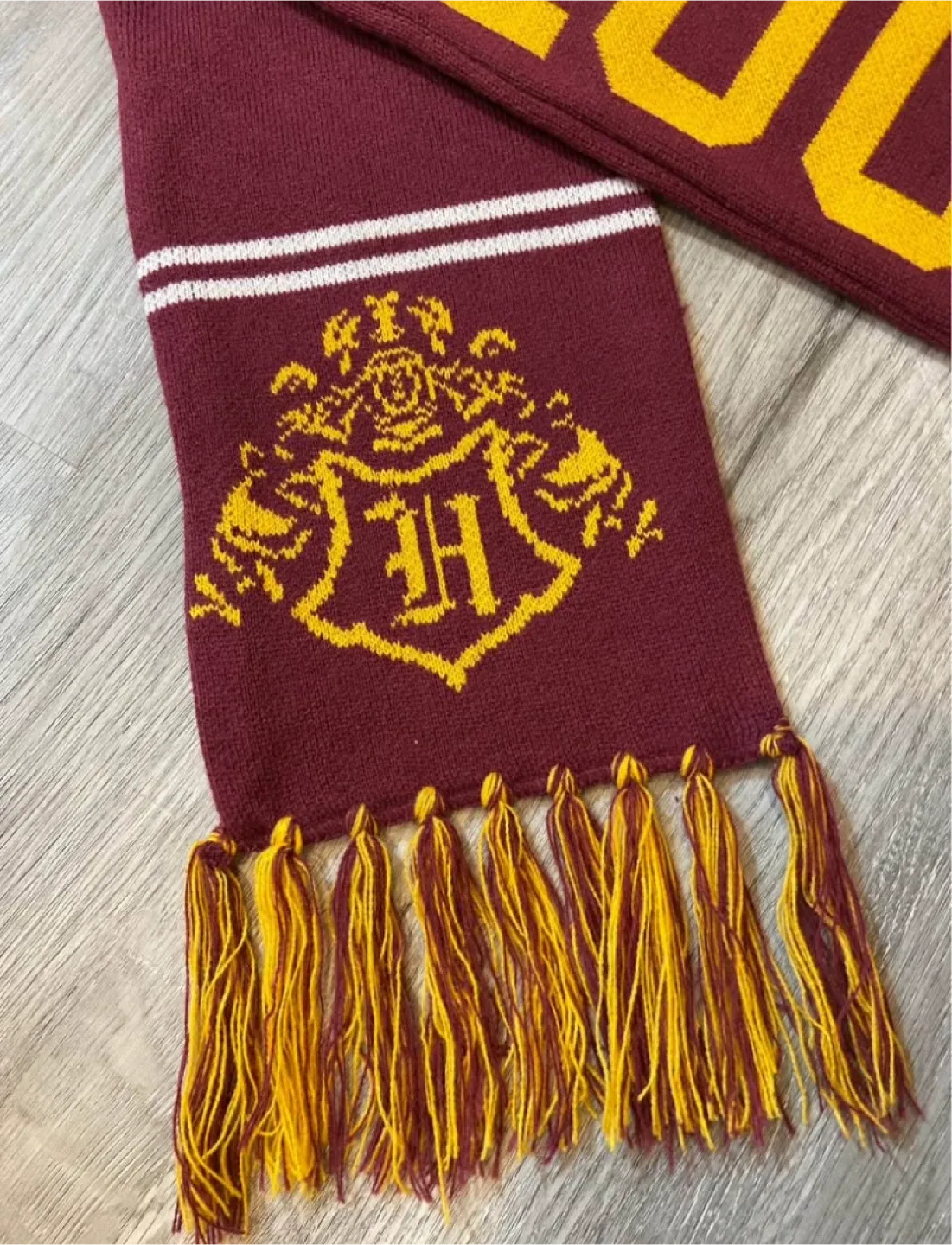 LIKE NEW Harry Potter Hogwarts Fringed Winter Scarf - OS image indicator(2)