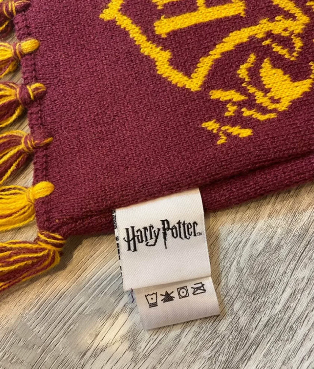 LIKE NEW Harry Potter Hogwarts Fringed Winter Scarf - OS image indicator(4)