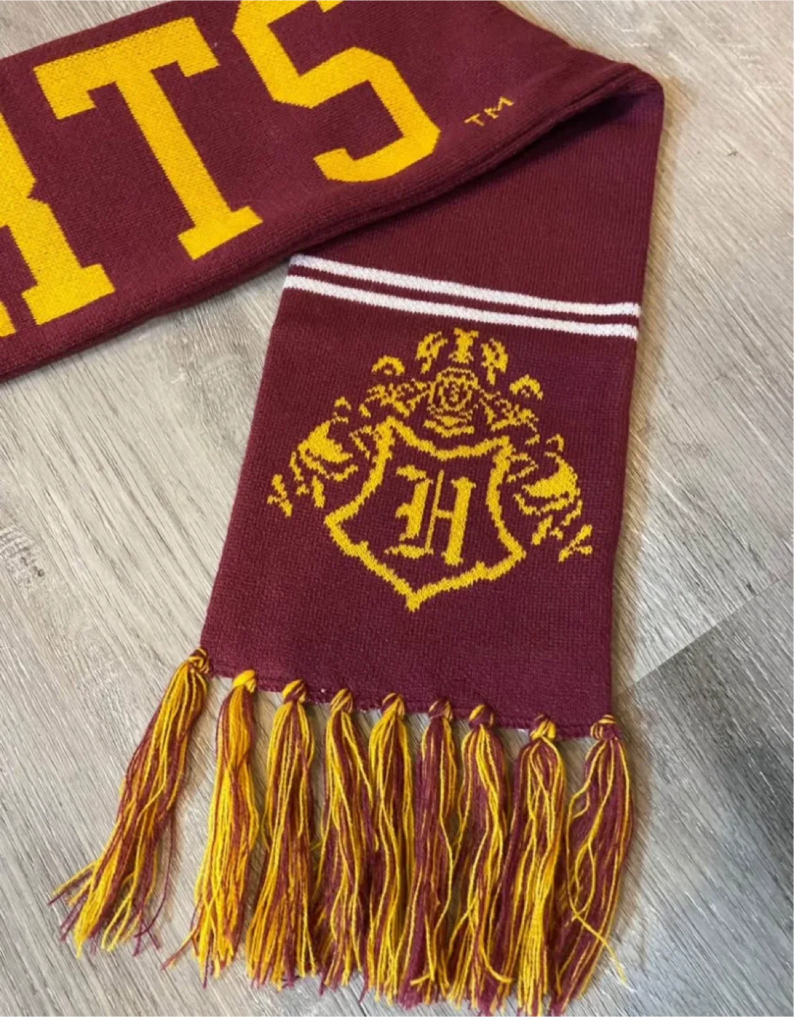LIKE NEW Harry Potter Hogwarts Fringed Winter Scarf - OS image indicator(3)