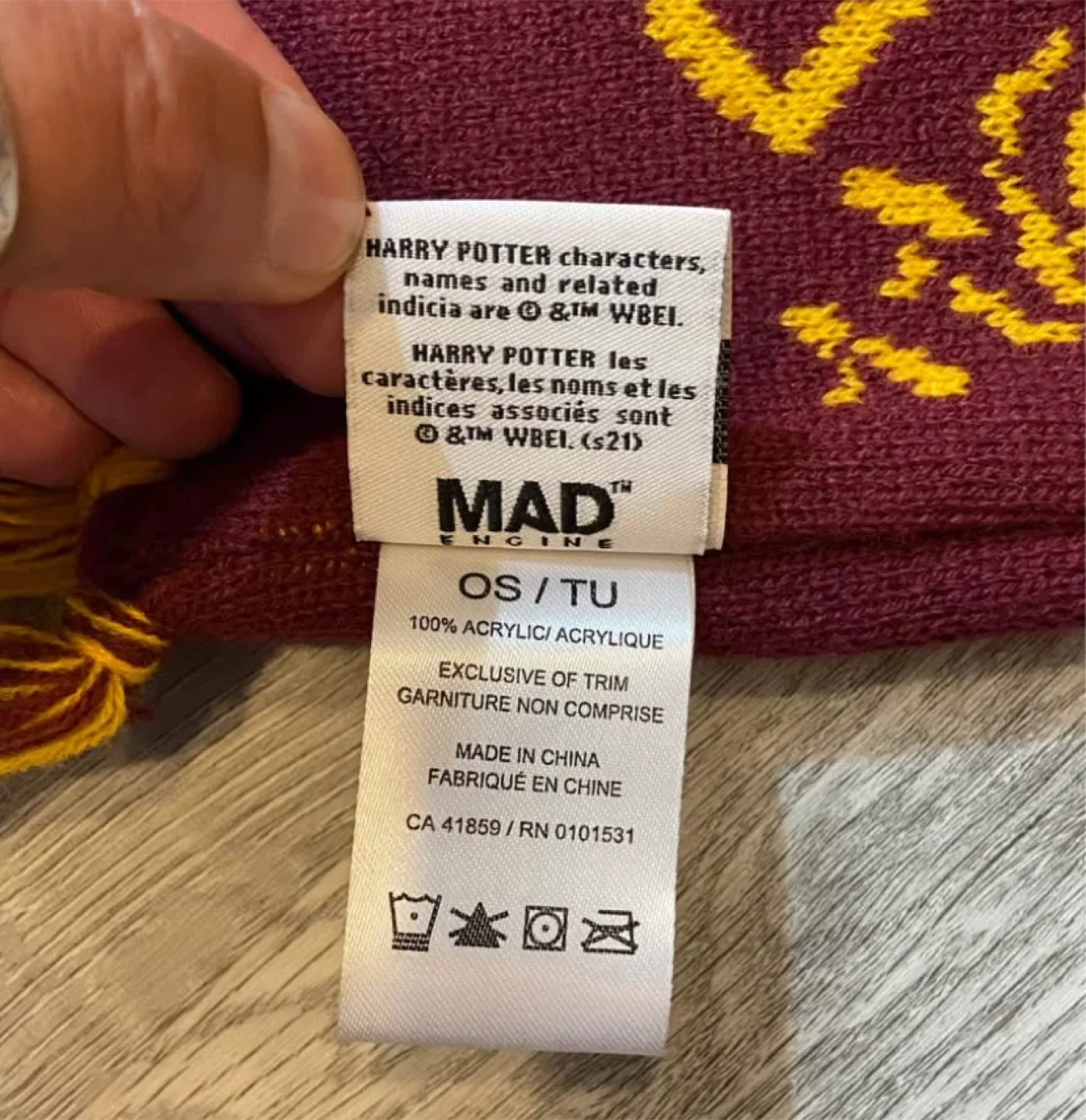 LIKE NEW Harry Potter Hogwarts Fringed Winter Scarf - OS image indicator(5)