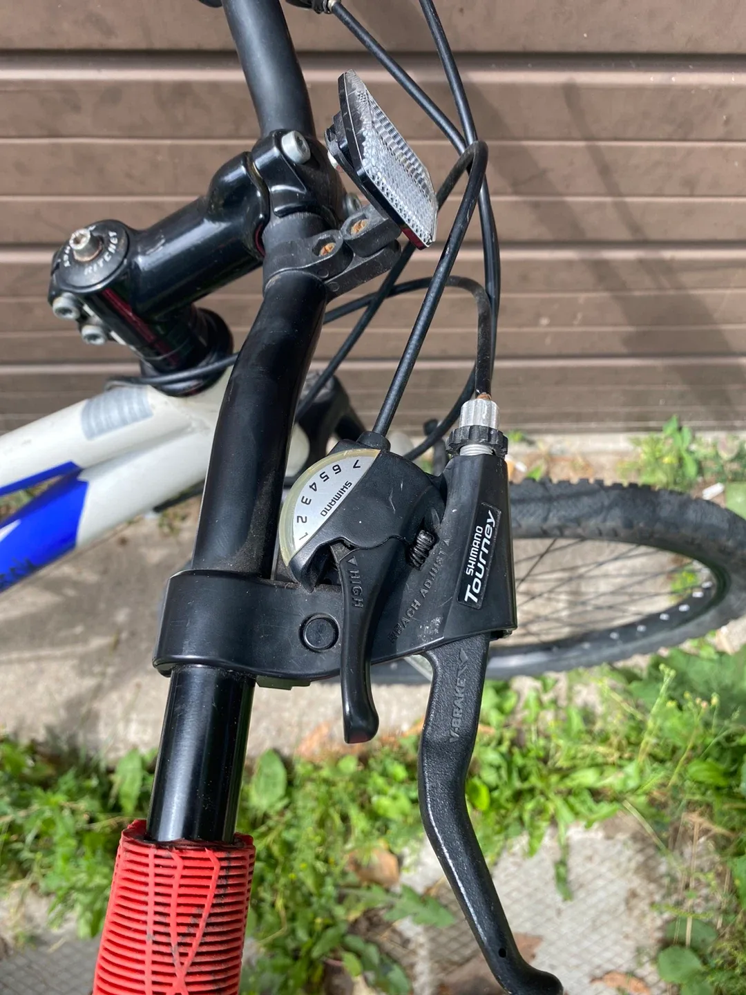 Reebok 24” ALUMINUM 21SPD 13" girl bike image indicator(7)