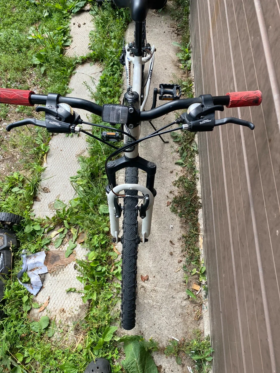 Reebok 24” ALUMINUM 21SPD 13" girl bike image indicator(2)