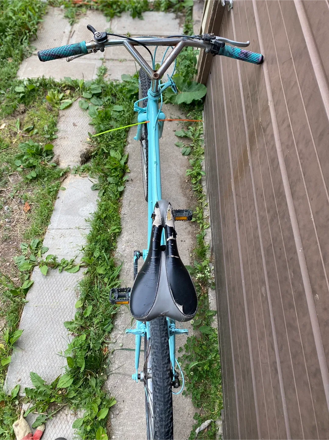 Turquoise men’s 26” Mountain Bike image indicator(4)