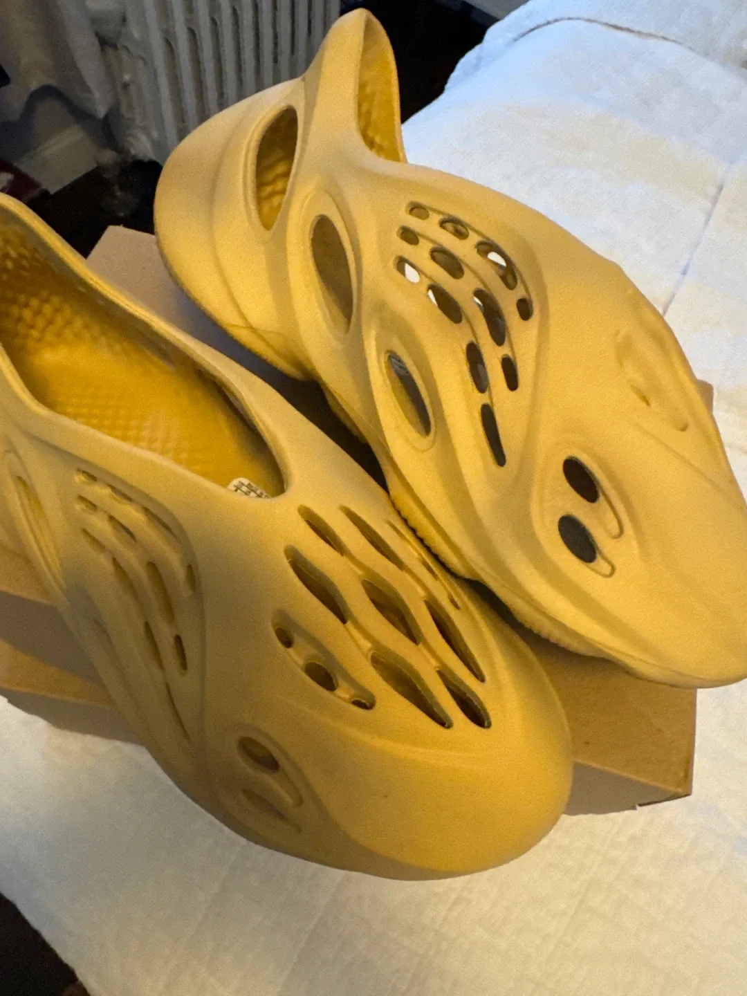 Adidas YZY Foam RNR Size 8 image indicator(3)