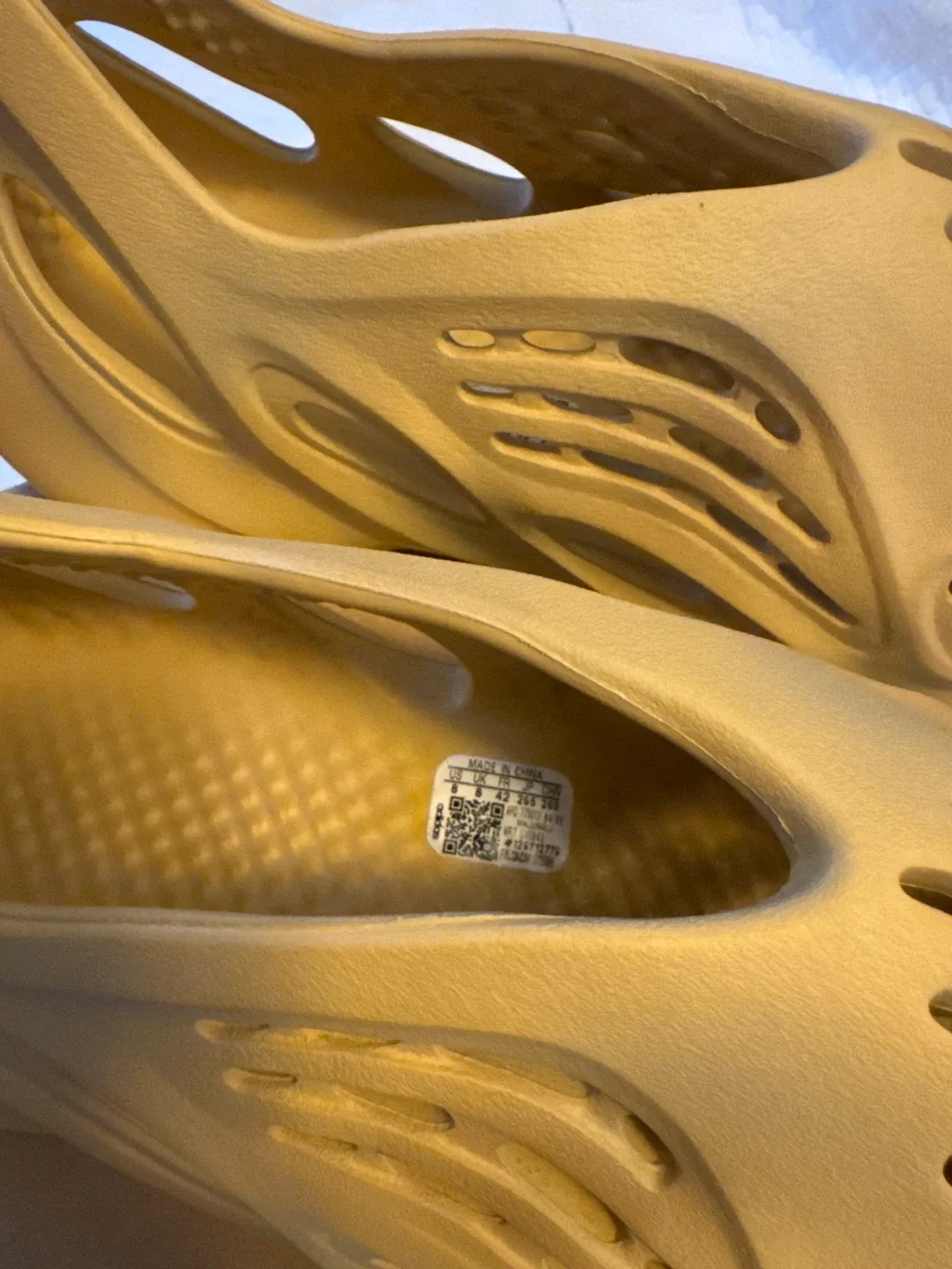 Adidas YZY Foam RNR Size 8 image indicator(2)