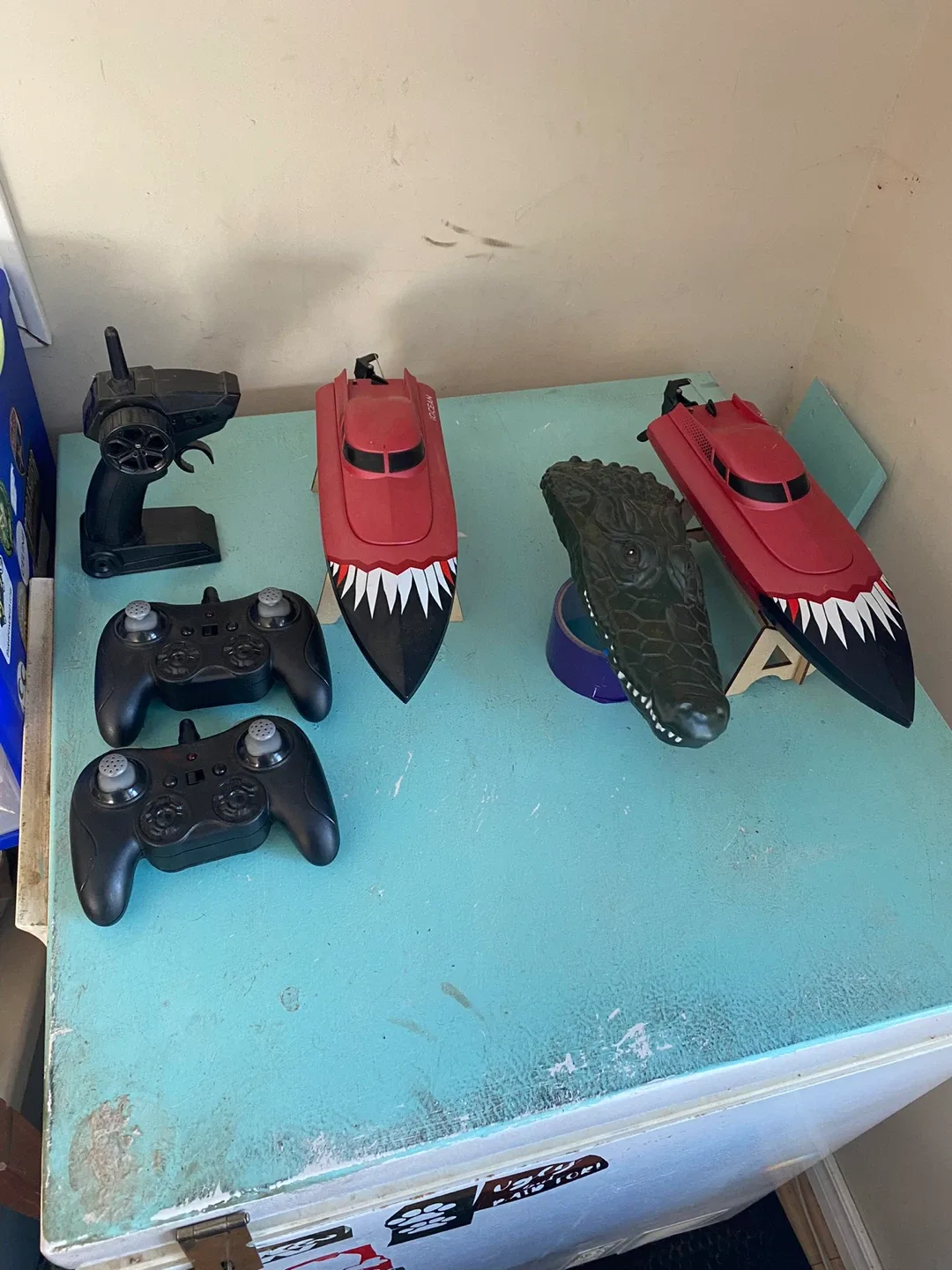 Remote Control Speed Boats & Alligator